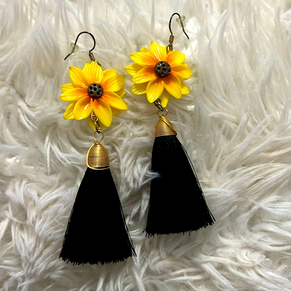 Black/ sunflower earrings